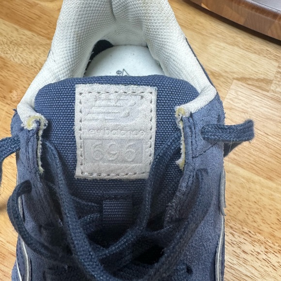 Women’s New Balance 696 - Picture 2 of 10